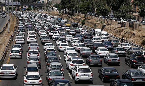 ترافیک در محورهای تهران- قم و سلفچگان سنگین است