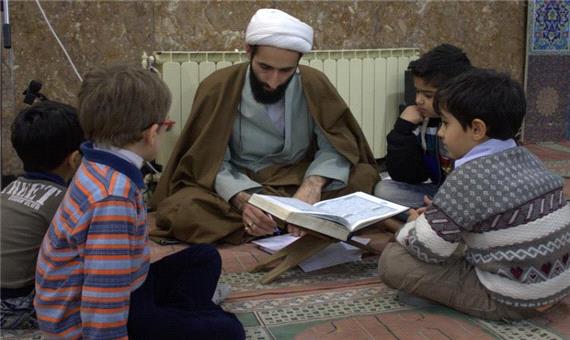 برنامه های فرهنگی برای جذب کودکان قمی به مسجد اجرا می شود