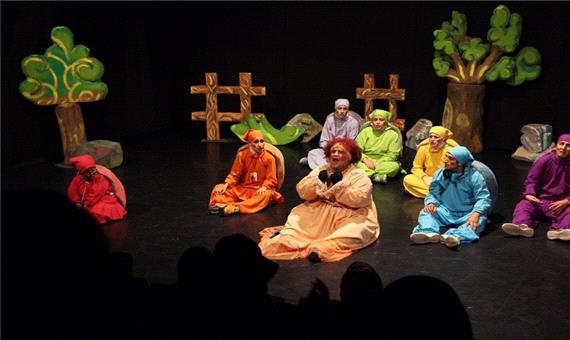 اجرای تئاتر پاهای خانوم هزارپا در قم/میزبانی هنرمندان توان‌یاب از اصحاب رسانه