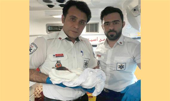 تولد نوزاد عجول در اتوبوس قم - تهران
