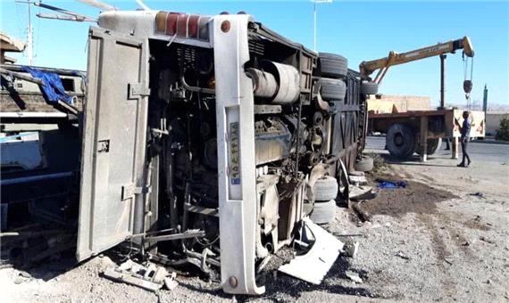 فیلم لحظه ی واژگونی مرگبار اتوبوس در یزد؛ تمام سرنشینان سرباز معلم بودند