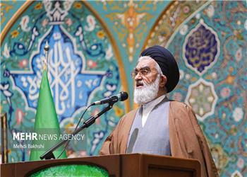امام جمعه قم: ملت ایران در برابر توطئهها ایستادگی کرد